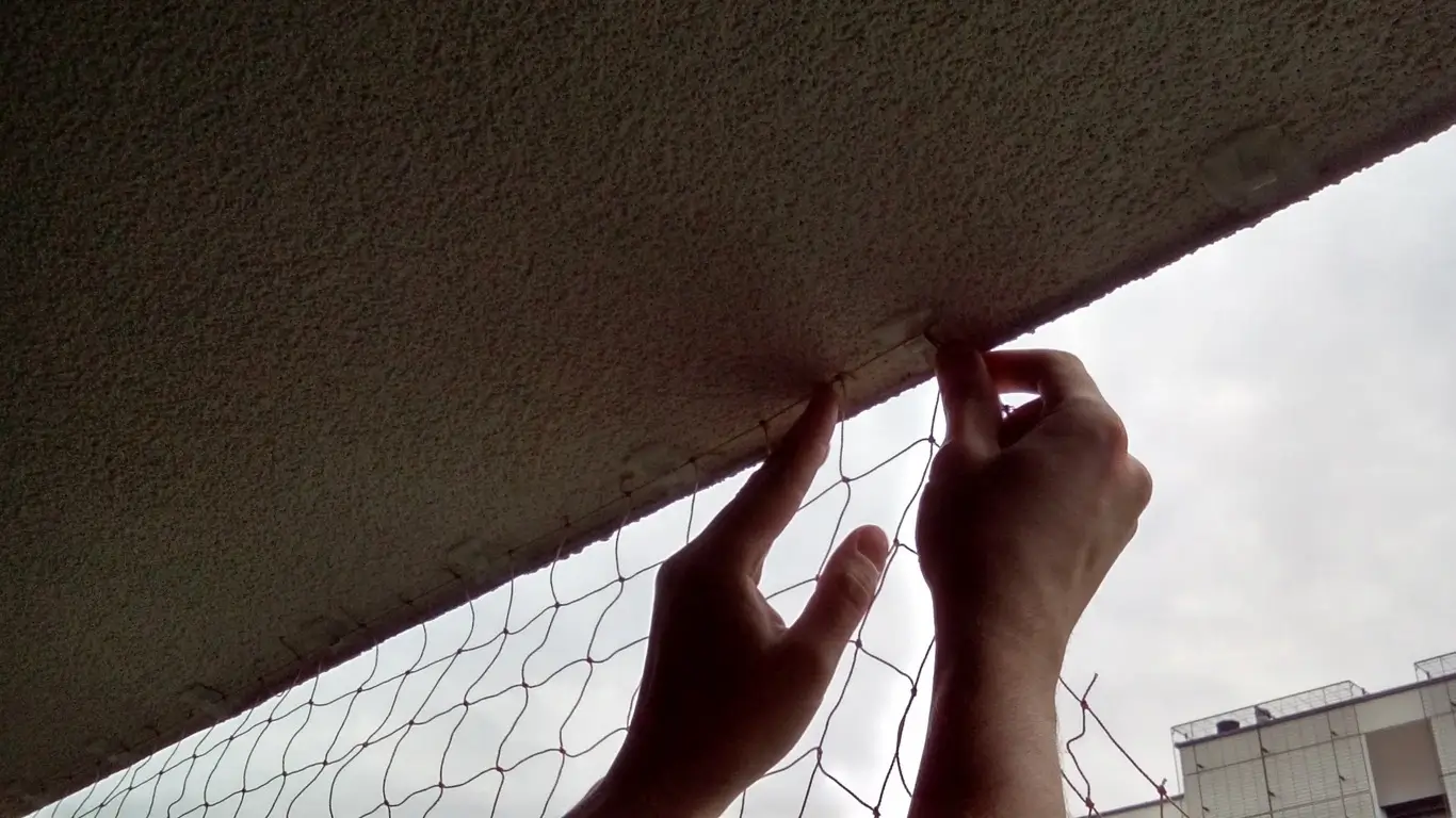 Protecția balconului împotriva porumbeilor (fără invitație)